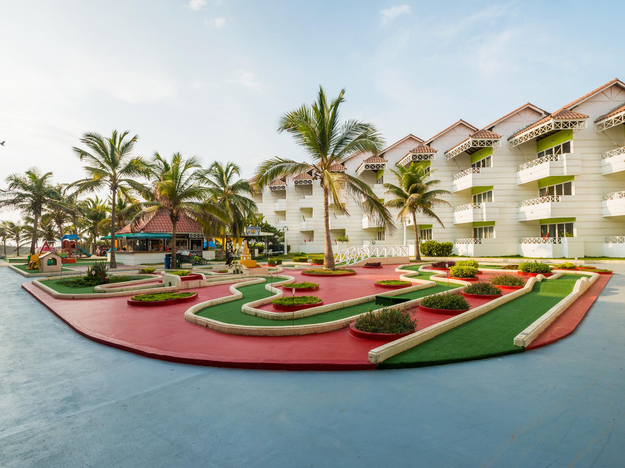 Hotel Las Americas Casa De Playa Cartagena Exterior photo Miniature golf at the Royal Palm Beach Hotel
