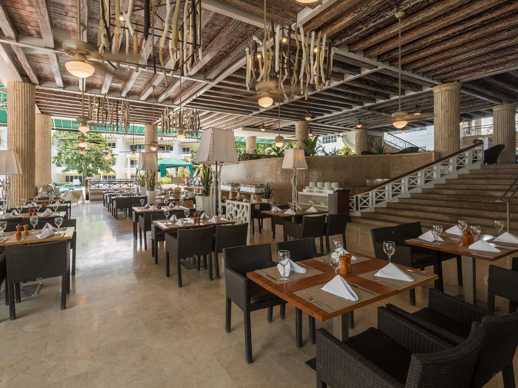 Hotel Las Americas Casa De Playa Cartagena Exterior photo The restaurant