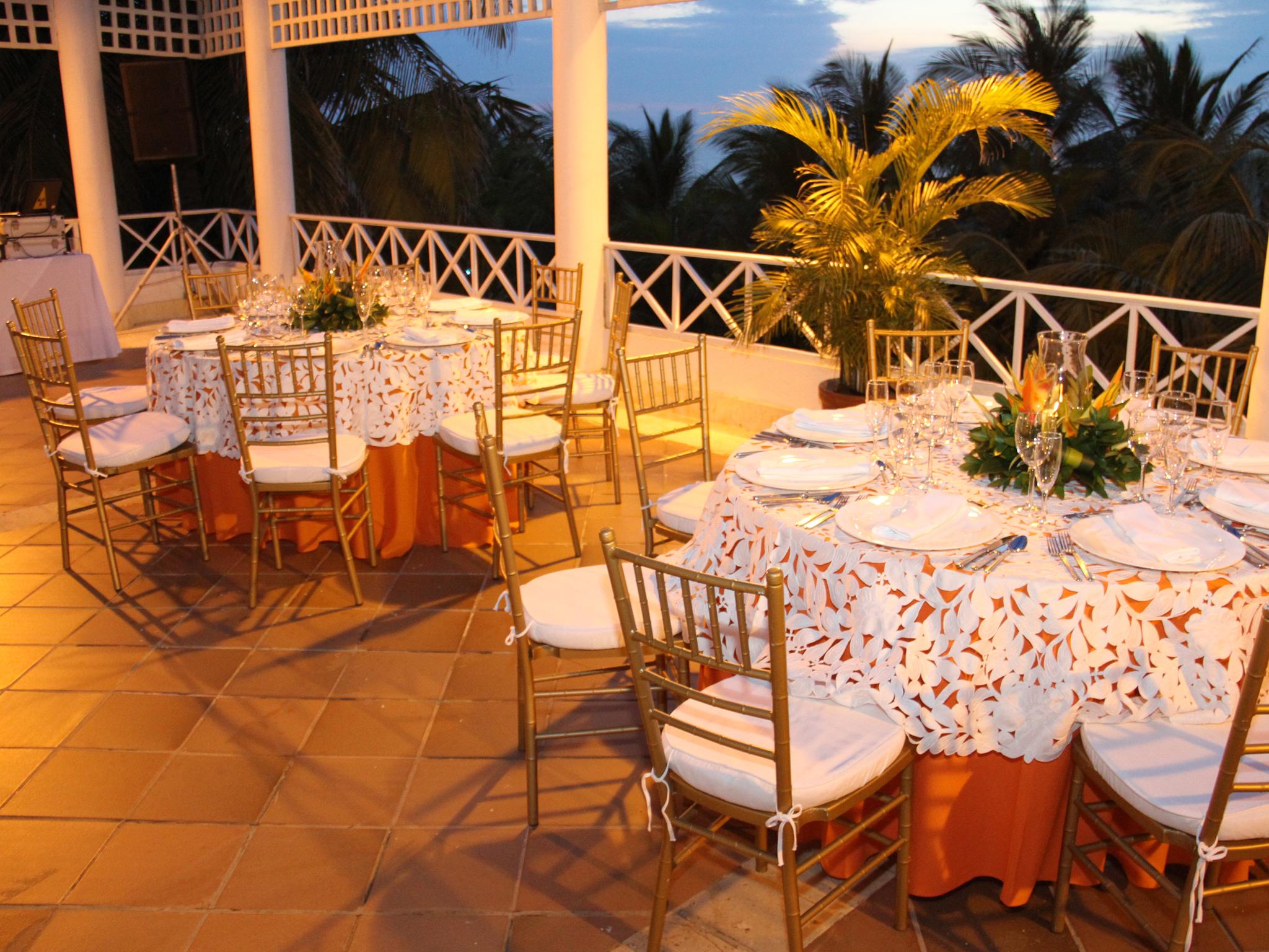 Hotel Las Americas Casa De Playa Cartagena Exterior photo Chiva-War Club