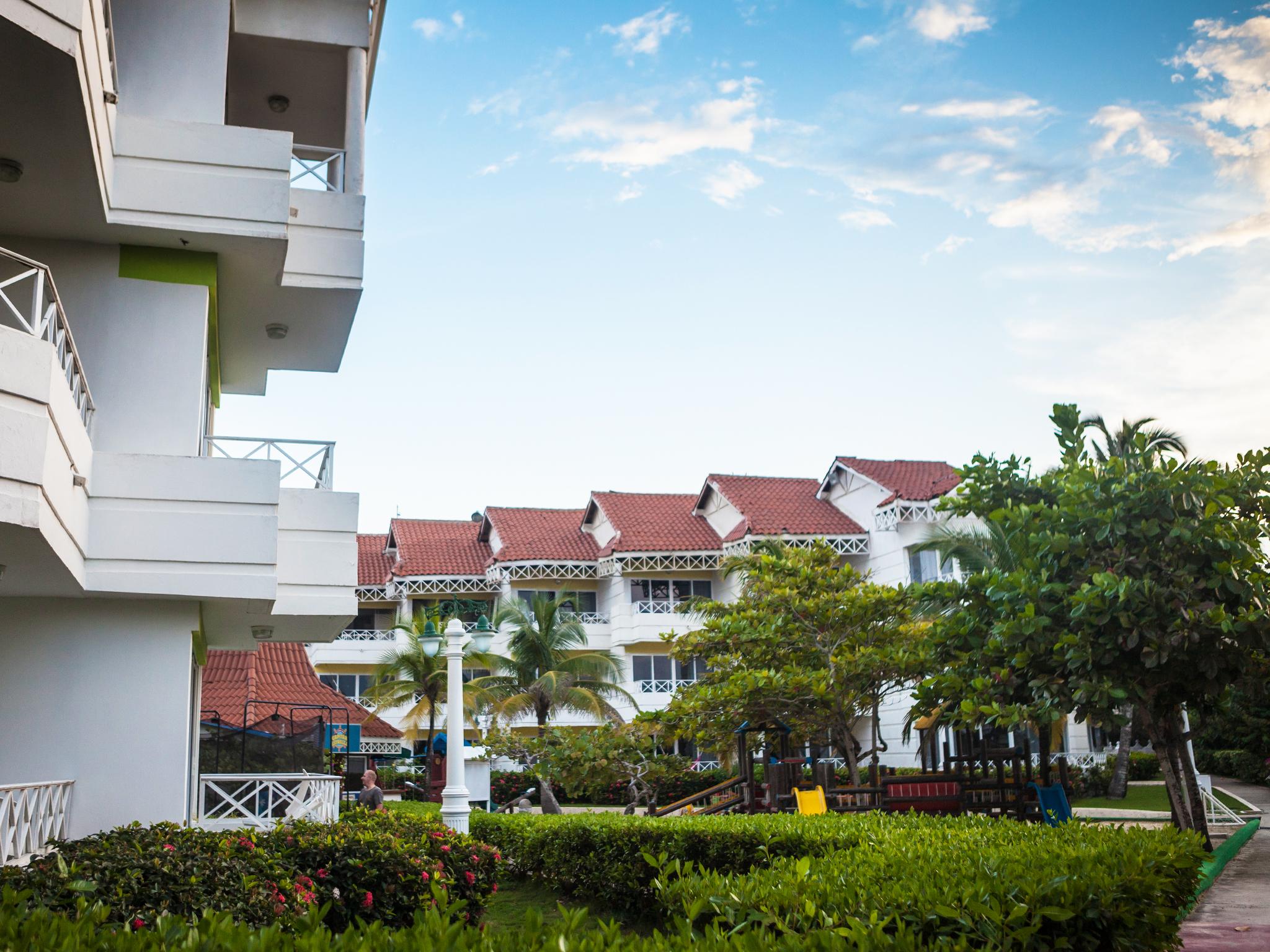 Hotel Las Americas Casa De Playa Cartagena Exterior photo The Village