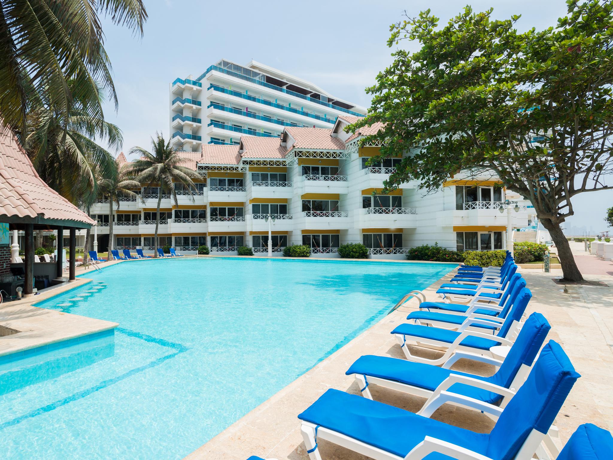 Hotel Las Americas Casa De Playa Cartagena Exterior photo The pool at the hotel