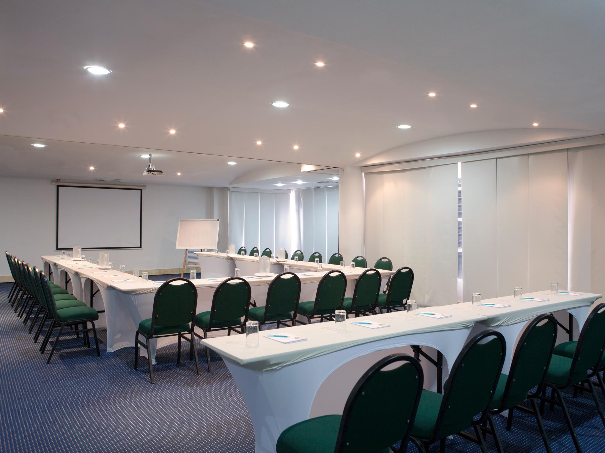 Hotel Las Americas Casa De Playa Cartagena Exterior photo Meeting room