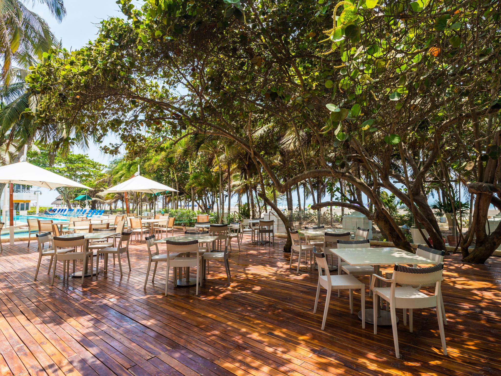 Hotel Las Americas Casa De Playa Cartagena Exterior photo The beach at the hotel