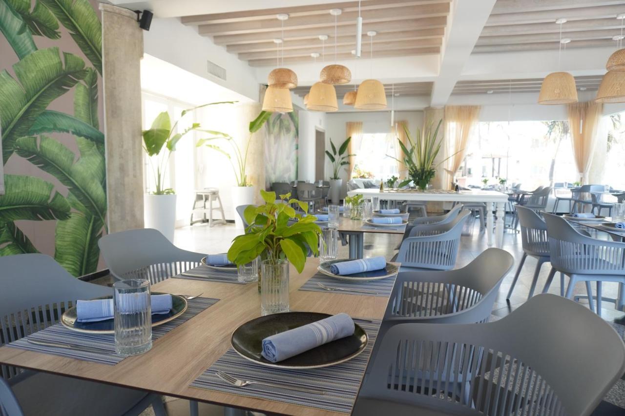Hotel Las Americas Casa De Playa Cartagena Exterior photo Restaurant